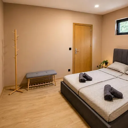 فيلة Woodra A-frame بيركوفيتسا