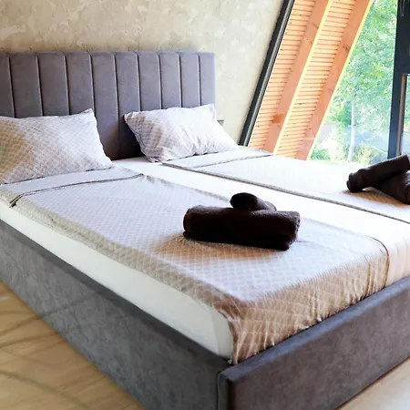 فيلة Woodra A-frame بيركوفيتسا